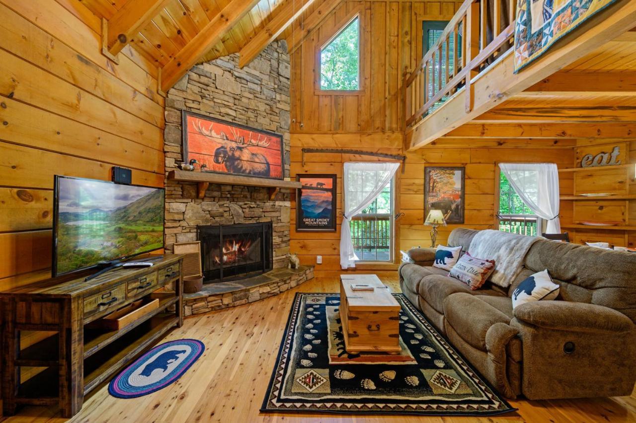 Gypsy Road - Privacy! Log Cabin With Hot Tub, Wifi, Directv And Arcade Sevierville Eksteriør billede