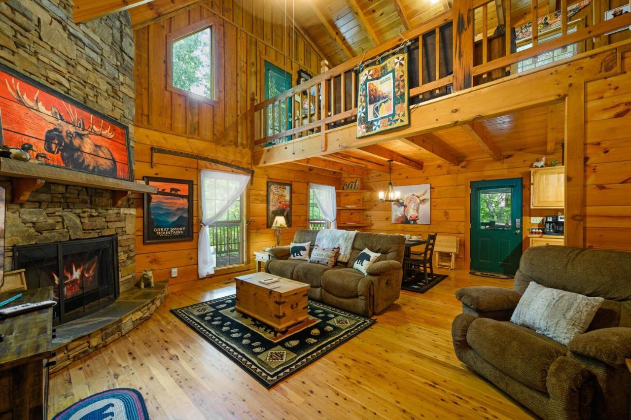 Gypsy Road - Privacy! Log Cabin With Hot Tub, Wifi, Directv And Arcade Sevierville Eksteriør billede