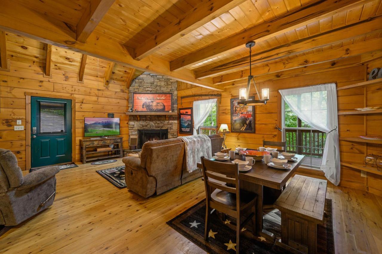 Gypsy Road - Privacy! Log Cabin With Hot Tub, Wifi, Directv And Arcade Sevierville Eksteriør billede