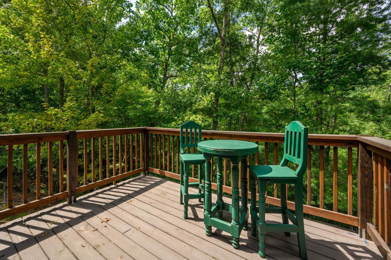 Gypsy Road - Privacy! Log Cabin With Hot Tub, Wifi, Directv And Arcade Sevierville Eksteriør billede