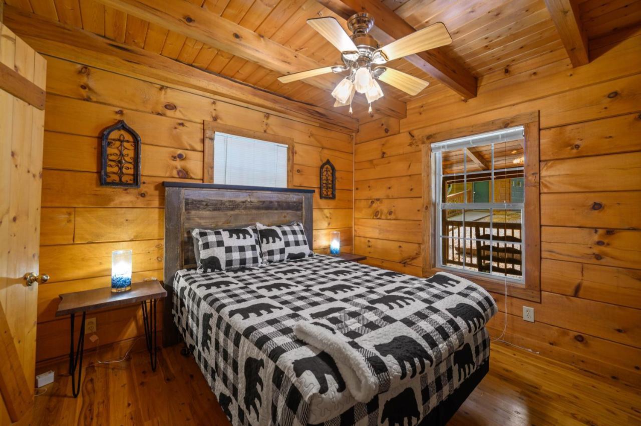 Gypsy Road - Privacy! Log Cabin With Hot Tub, Wifi, Directv And Arcade Sevierville Eksteriør billede