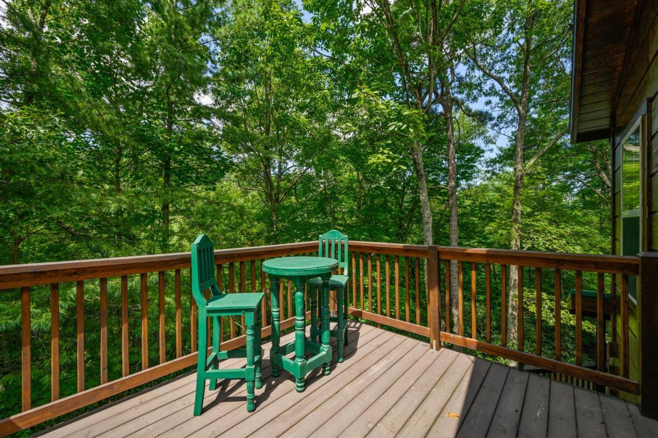 Gypsy Road - Privacy! Log Cabin With Hot Tub, Wifi, Directv And Arcade Sevierville Eksteriør billede