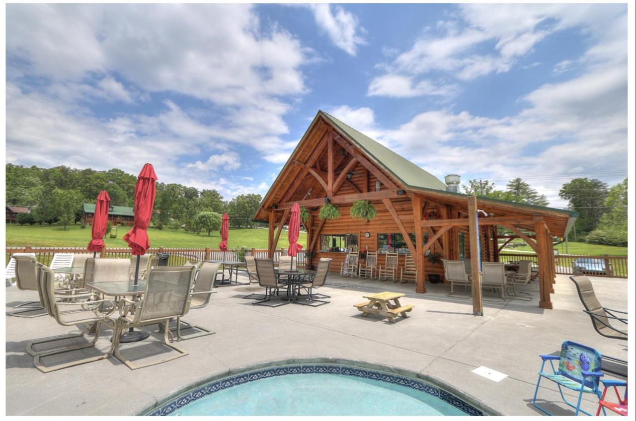 Gypsy Road - Privacy! Log Cabin With Hot Tub, Wifi, Directv And Arcade Sevierville Eksteriør billede